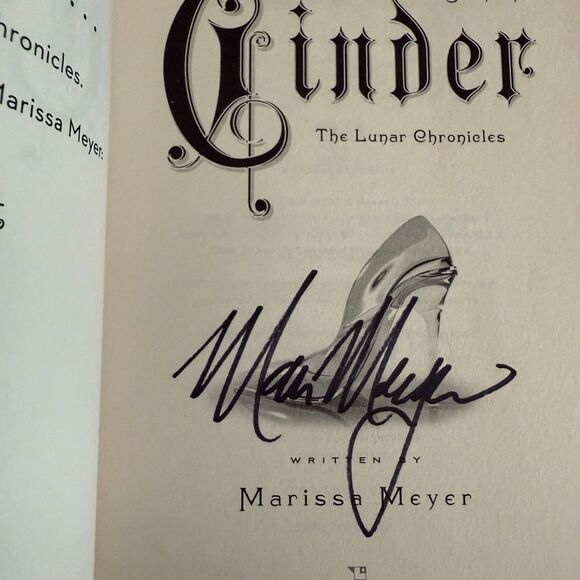 Cinder by Marissa Meyer - Signed! Lunar Chronicles Series (Paperback - Fantasy) - Picture 5 of 5